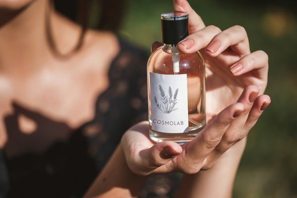 nhà máy gia công nước hoa nữ